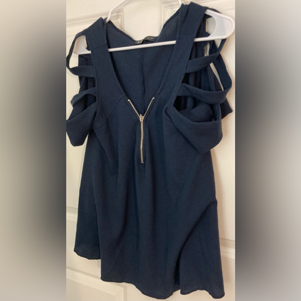 Pretty Cool TOP Navy Blue Short-Sleeves Size 2XL NEW Open-Shoulders Sassy!